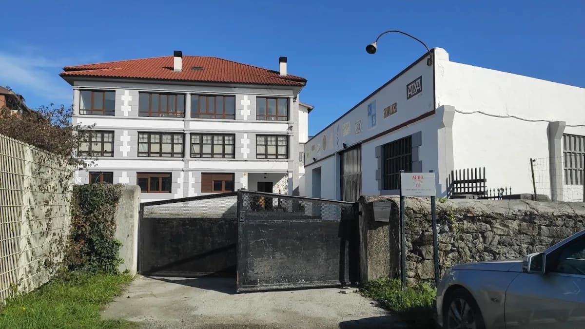 Destilerías Manuel Acha Fábrica de Licores, SA 2