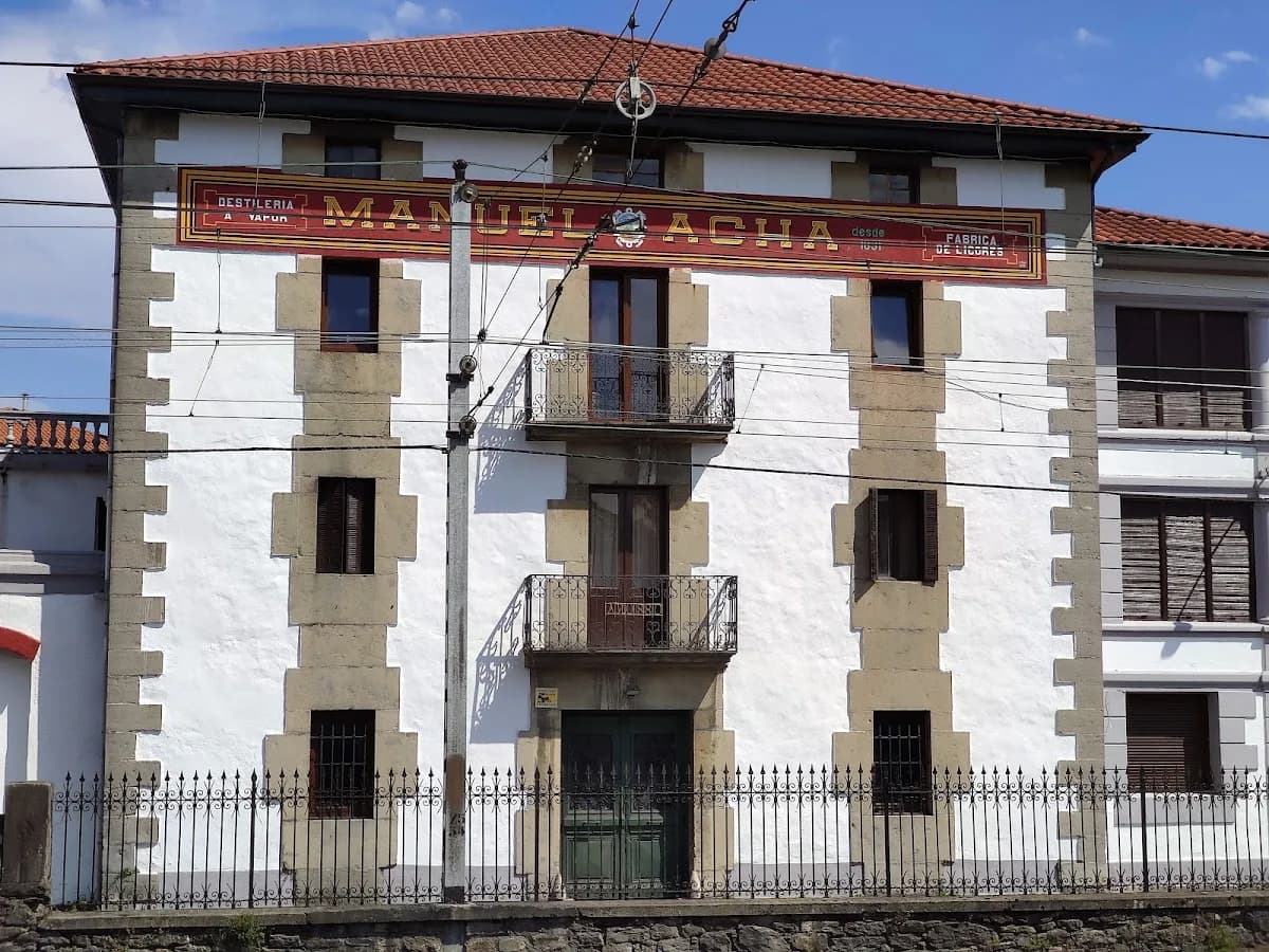 Destilerías Manuel Acha Fábrica de Licores, SA 3
