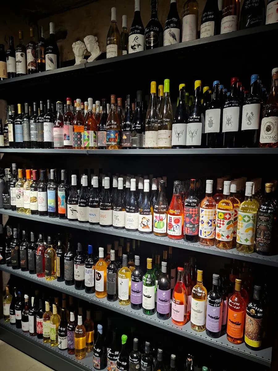 Uwines bar — винний бар та магазин українського вина