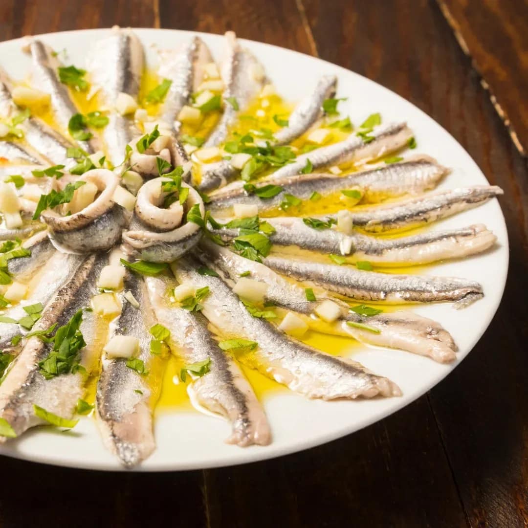 Boquerones en vinagre: la tapa mítica que nunca falla con el vermut