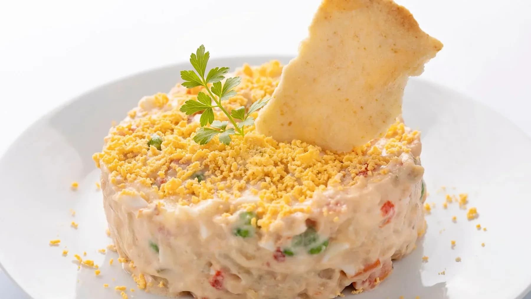 Ensaladilla rusa, un clásico que nunca falla en una mesa de tapas