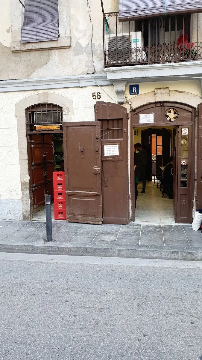 La Cova Fumada, vermuteria en Barcelona