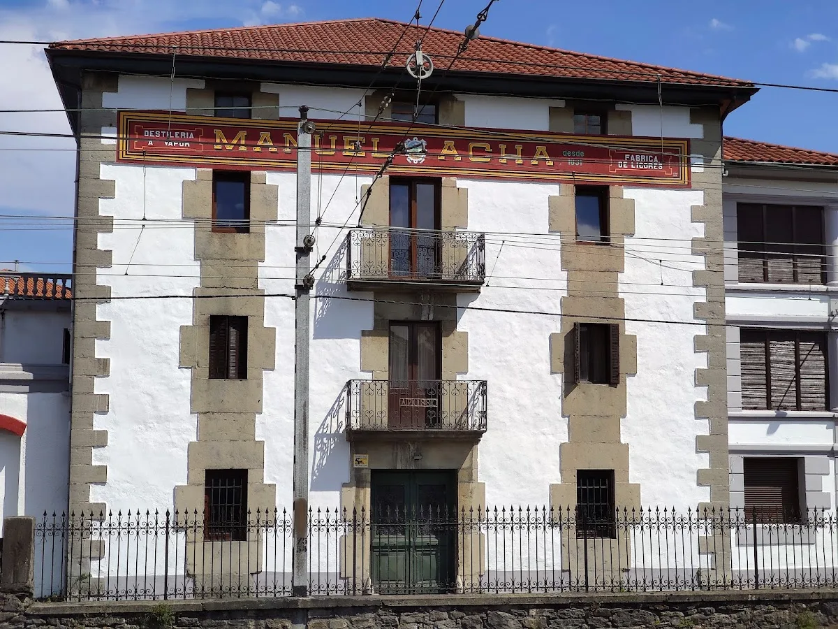 Destilerías Manuel Acha Fábrica de Licores, SA 3