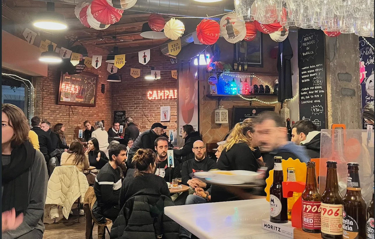 Las mejores bravas de Barcelona están en Senyor Vermut: un clásico del aperitivo